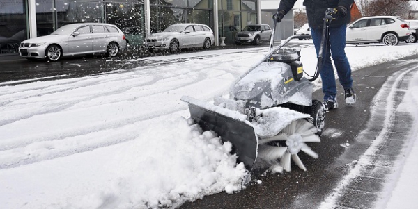 Что лучше купить Karcher KM 80 WP или заказать услуги уборки